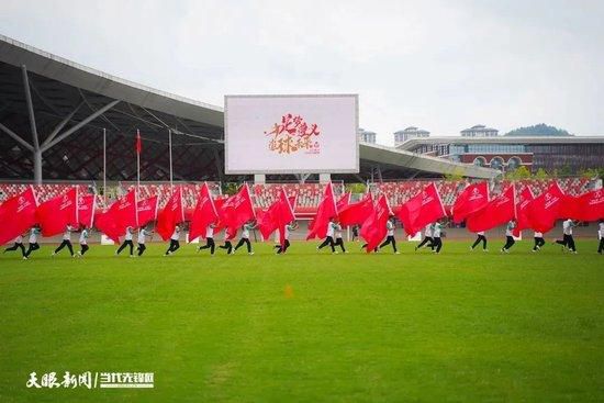 欢乐的曲风、动感的节奏、灵魂的舞步瞬间点燃了冰城，让在场的所有人都非常激动